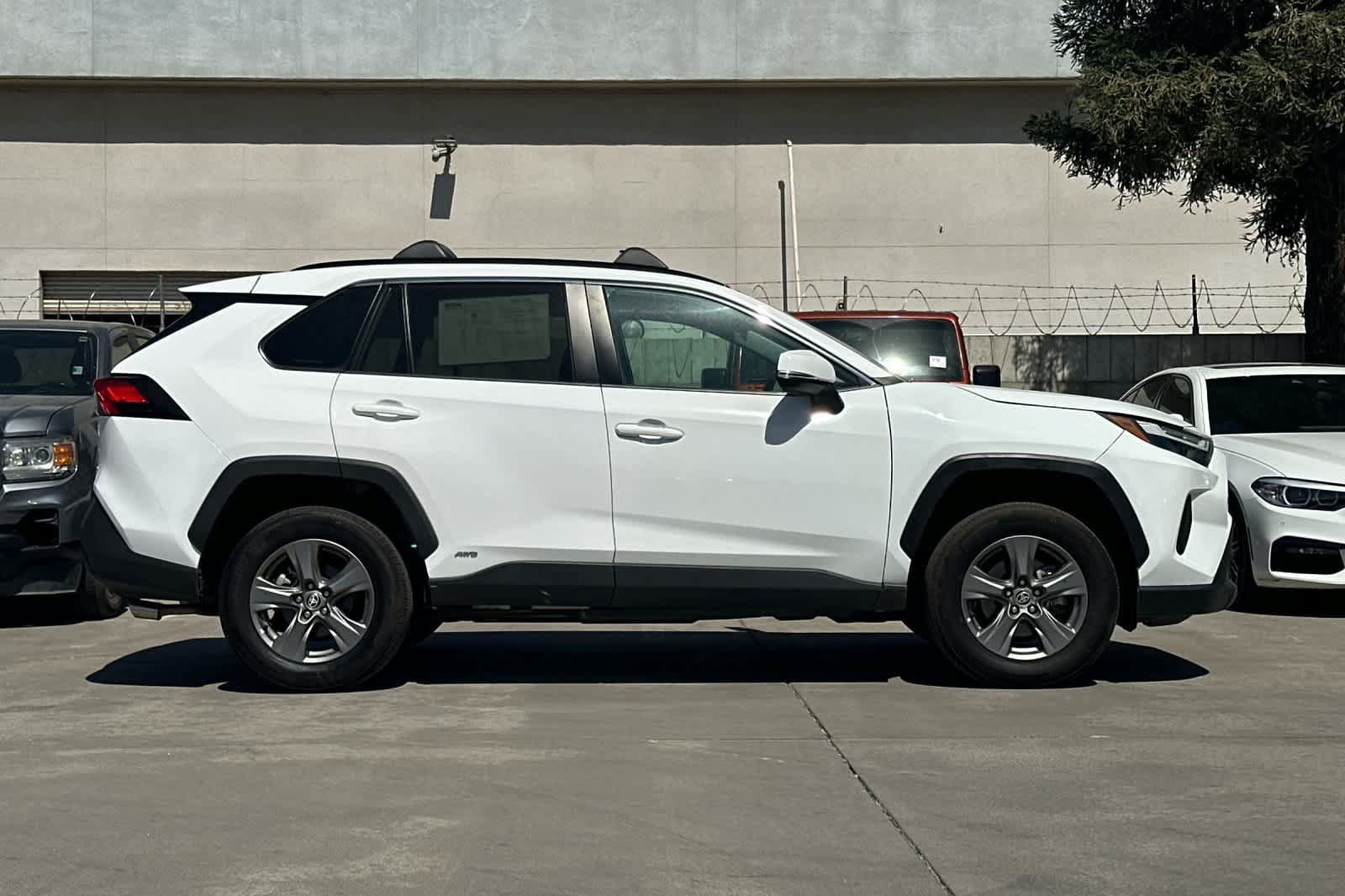 Used 2024 Toyota RAV4 XLE AWD/4WD image 9