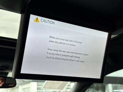 Used 2025 Toyota Sienna XSE w/ XSE Premium Package image 17