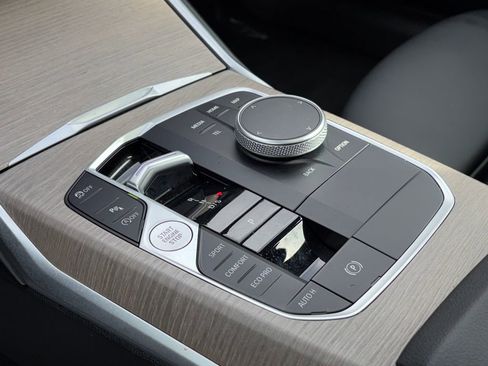 Used 2025 BMW 330i Sedan image 17