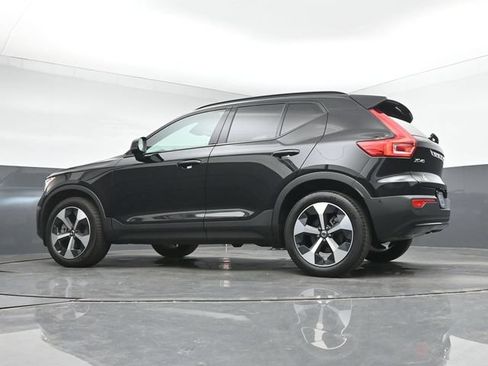 Used 2025 Volvo XC40 B5 Plus AWD/4WD image 39