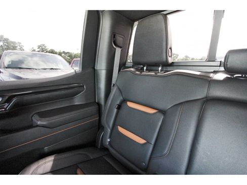 Used 2024 GMC Sierra 1500 AT4 w/ AT4 Premium Package AWD/4WD image 14