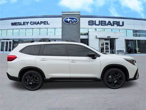 Used 2025 Subaru Ascent Onyx Edition image 4