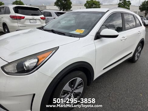 Used 2017 Kia Niro LX FWD image 5