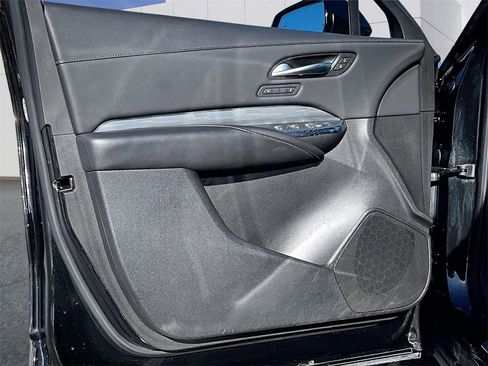 Used 2024 Cadillac XT4 Premium Luxury image 19