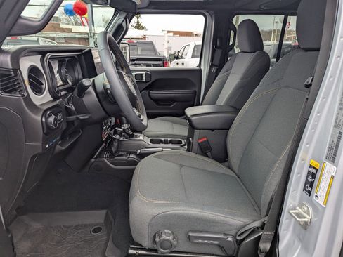 Used 2024 Jeep Wrangler Unlimited image 7
