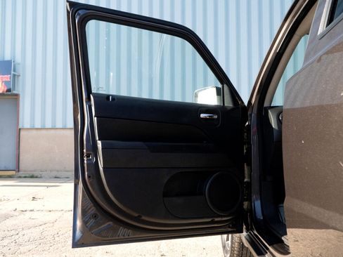 Used 2017 Jeep Patriot High Altitude image 17