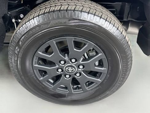 Certified 2026 Toyota 4Runner SR5 AWD/4WD image 31
