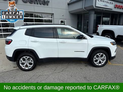 Used 2024 Jeep Compass Latitude AWD/4WD image 4