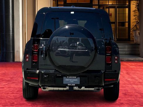 New 2025 Land Rover Defender 130 X-Dynamic SE image 5