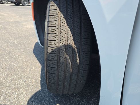 Used 2023 Chrysler Pacifica Touring-L image 30