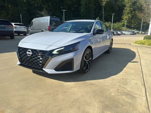 New 2025 Nissan Altima 2.5 SR image 8