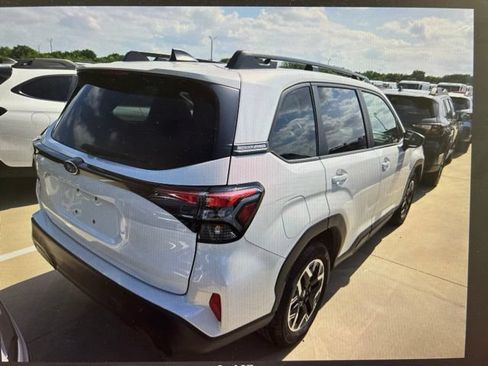 Used 2025 Subaru Forester Premium AWD/4WD image 4