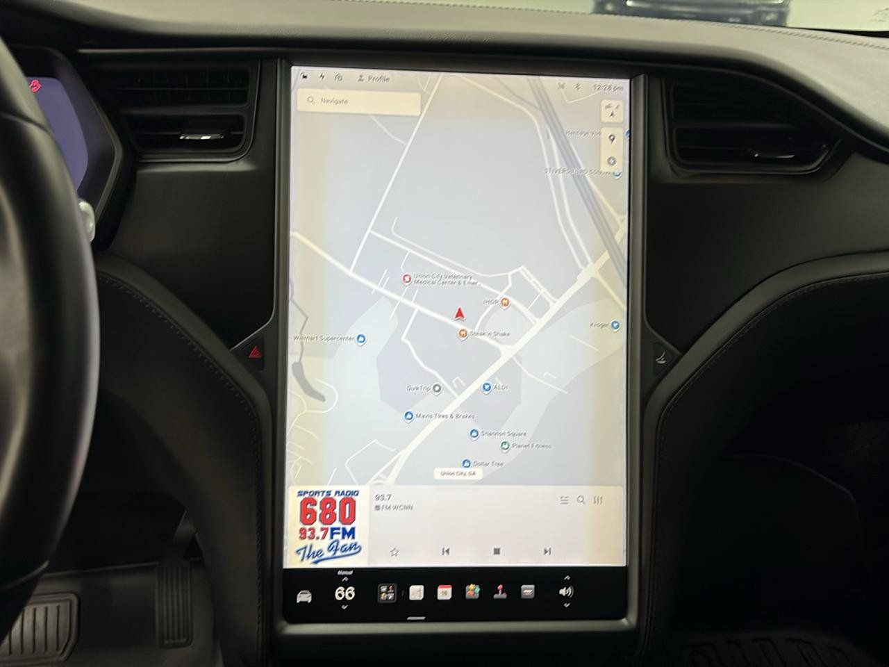 Used 2018 Tesla Model X 75D AWD/4WD image 21