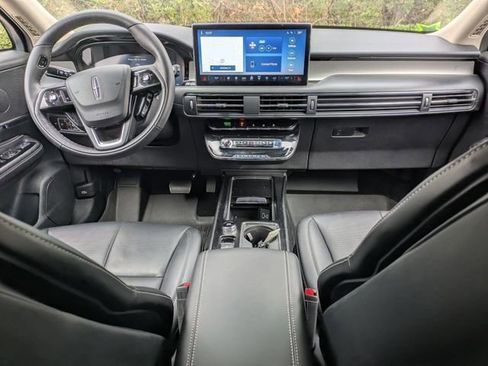 New 2025 Lincoln Corsair AWD w/ Equipment Group 101A image 6