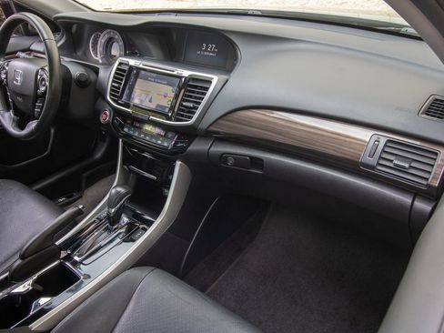 Used 2017 Honda Accord Touring image 22