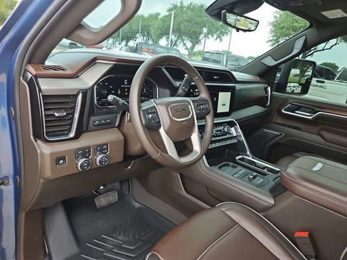 Used 2025 GMC Sierra 2500 Denali w/ Denali Reserve Package AWD/4WD image 10