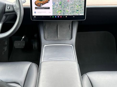 Used 2021 Tesla Model Y Long Range image 17