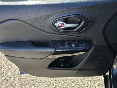 Used 2023 Jeep Cherokee Altitude Lux image 9