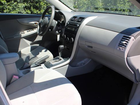 Used 2010 Toyota Corolla LE image 8