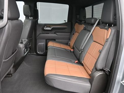 Used 2025 Chevrolet Silverado 1500 High Country AWD/4WD image 28