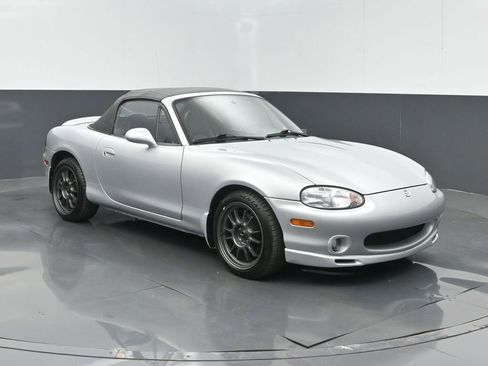 Used 1999 MAZDA MX-5 Miata RWD image 1