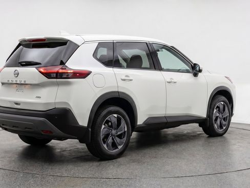Used 2025 Nissan Rogue SV FWD image 9