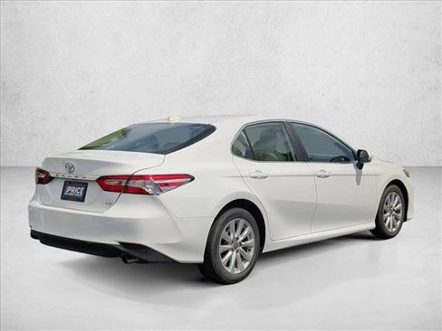 Used 2020 Toyota Camry LE w/ Convenience Package image 5