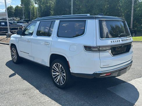 Used 2023 Jeep Grand Wagoneer Series III AWD/4WD image 3