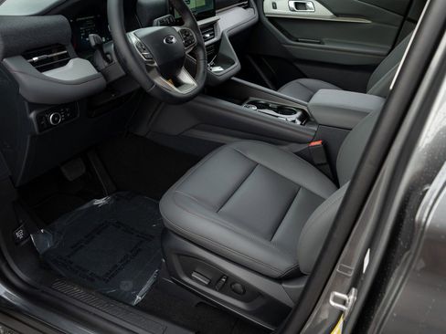 New 2026 Ford Explorer Active w/ Active Comfort Package image 17