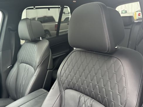 Used 2024 BMW X5 xDrive40i w/ Executive Package AWD/4WD image 18