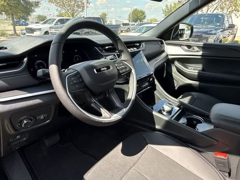 New 2025 Jeep Grand Cherokee L Altitude AWD/4WD image 2