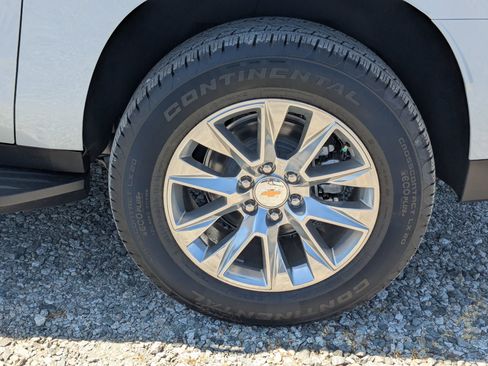 New 2026 Chevrolet Suburban Premier w/ Sun And Tow Package AWD/4WD image 12