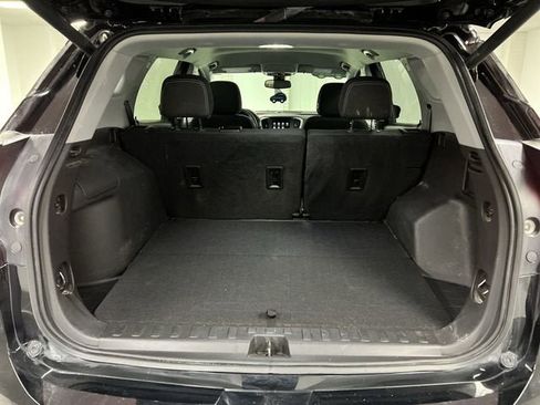 Used 2023 GMC Terrain SLE w/ Driver Convenience Package image 25