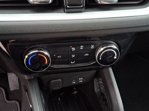 Used 2024 Chevrolet TrailBlazer LT FWD image 25