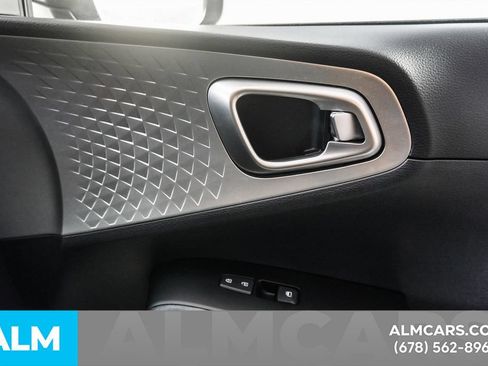 Used 2025 Kia Soul LX w/ LX Technology Package FWD image 36