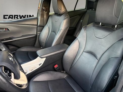 Used 2016 Toyota Prius Four Touring w/ Premium Convenience Package FWD image 13