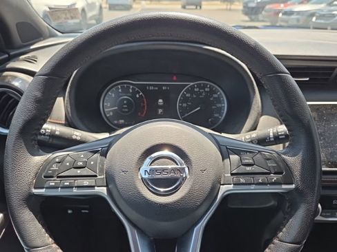 Used 2018 Nissan Kicks SR w/ Interior Electronics Package FWD image 11