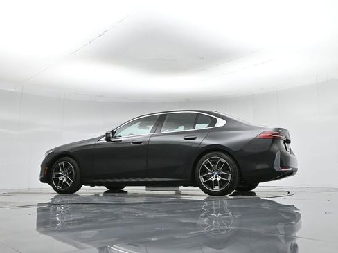 Used 2024 BMW i5 eDrive40i image 55