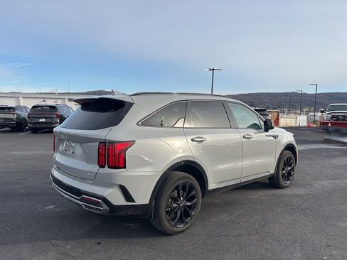 Used 2023 Kia Sorento SX image 2