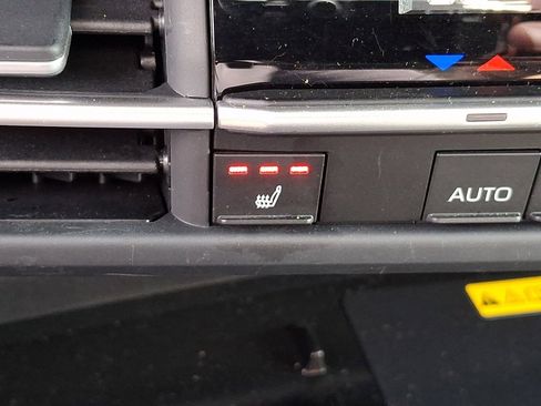 Used 2025 Toyota Sienna XSE image 25