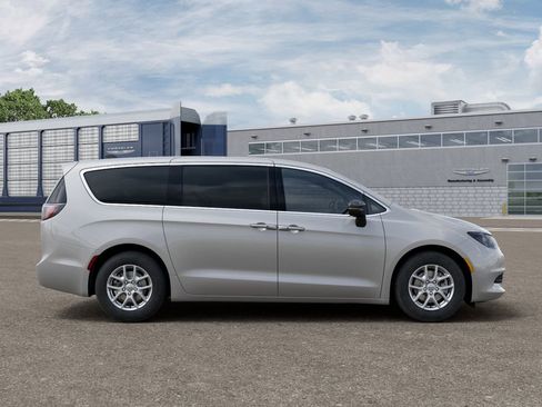 New 2026 Chrysler Voyager LX image 21