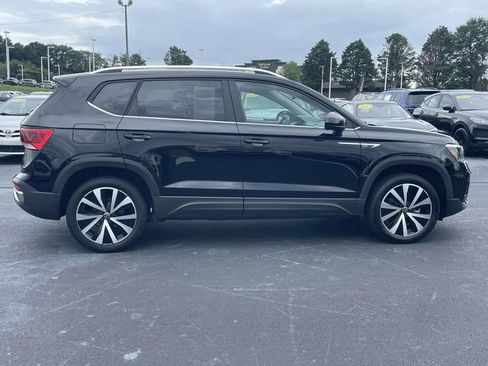 Certified 2024 Volkswagen Taos SE FWD image 8