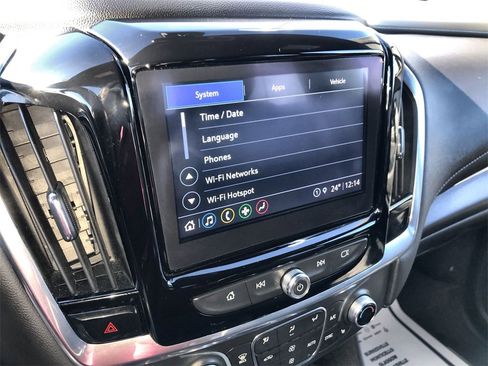 Used 2023 Chevrolet Traverse LT w/ Rear Camera Mirror Package image 16