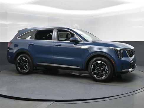 New 2026 Kia Sorento S w/ S Panoramic Sunroof Package image 2