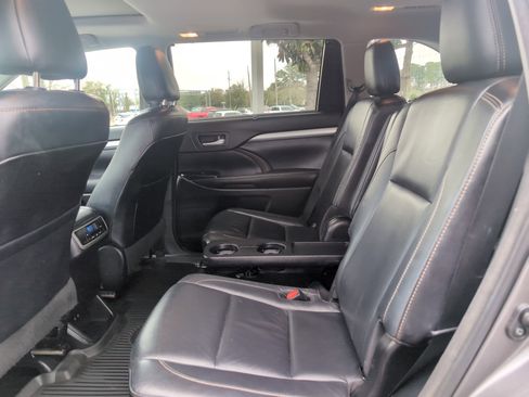 Used 2017 Toyota Highlander FWD V6 image 30