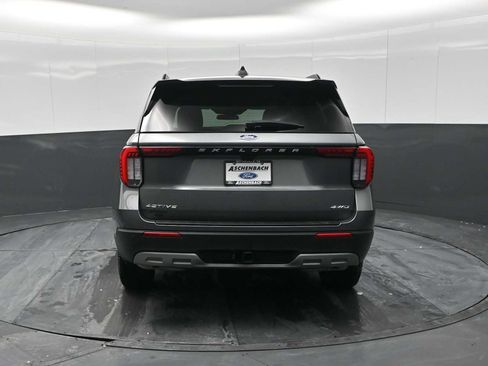 Used 2025 Ford Explorer Active w/ Active Comfort Package image 8