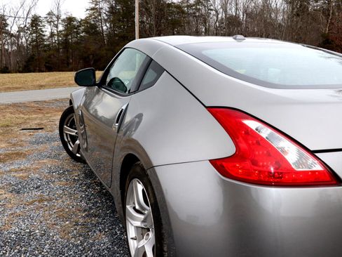 Used 2010 Nissan 370Z Touring image 13