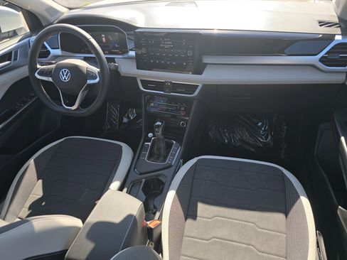 New 2025 Volkswagen Taos SE image 17