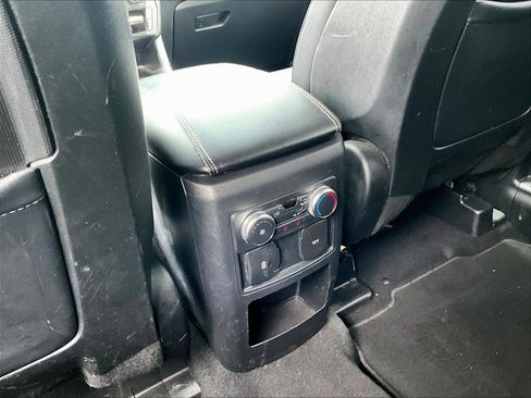 Used 2020 Ford Explorer XLT w/ Equipment Group 202A AWD/4WD image 10