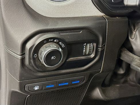 Used 2024 Jeep Wrangler Unlimited Sahara AWD/4WD image 17